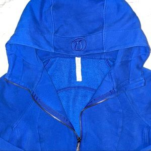 LULULEMON womens sweater size 10. Blue